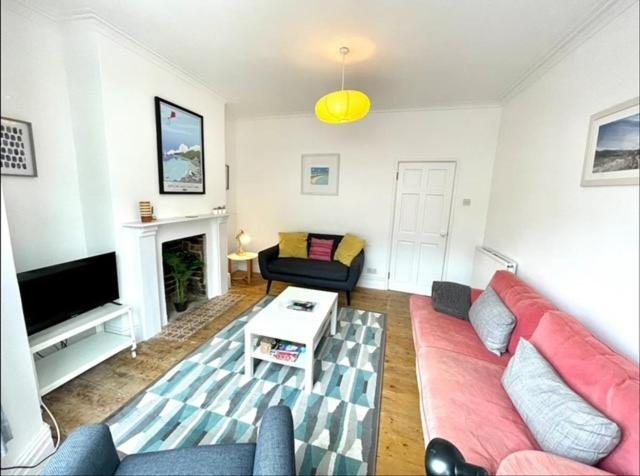 *Family Home In Mumbles. Close To The Beach* Eksteriør bilde