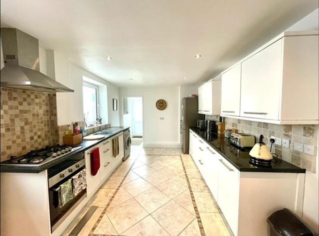 *Family Home In Mumbles. Close To The Beach* Eksteriør bilde