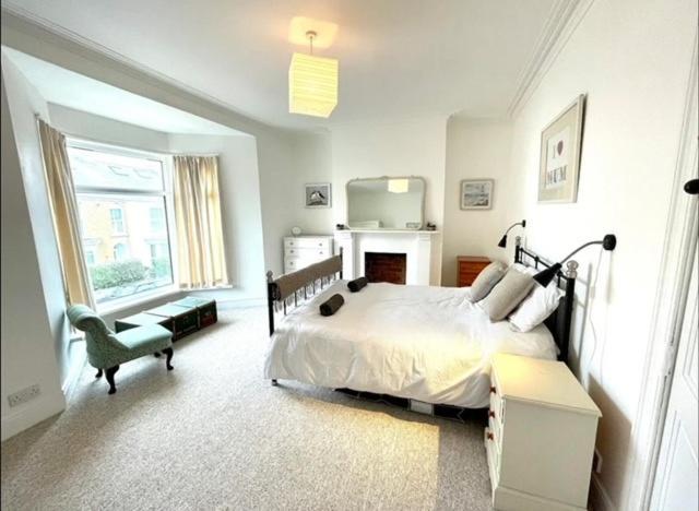 *Family Home In Mumbles. Close To The Beach* Eksteriør bilde