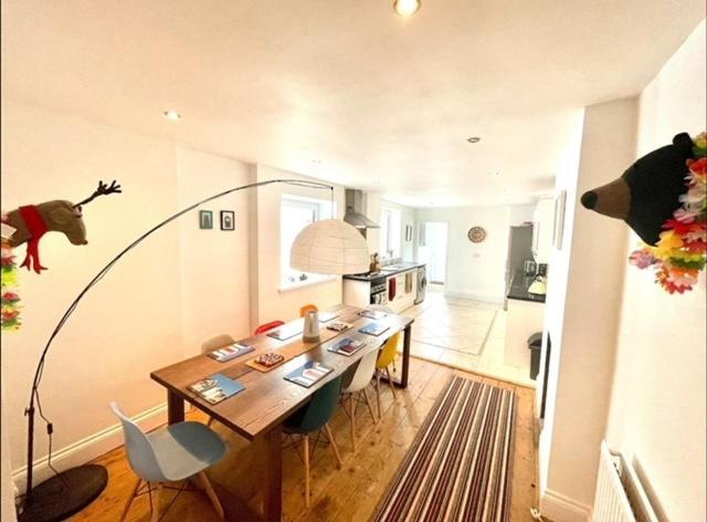 *Family Home In Mumbles. Close To The Beach* Eksteriør bilde